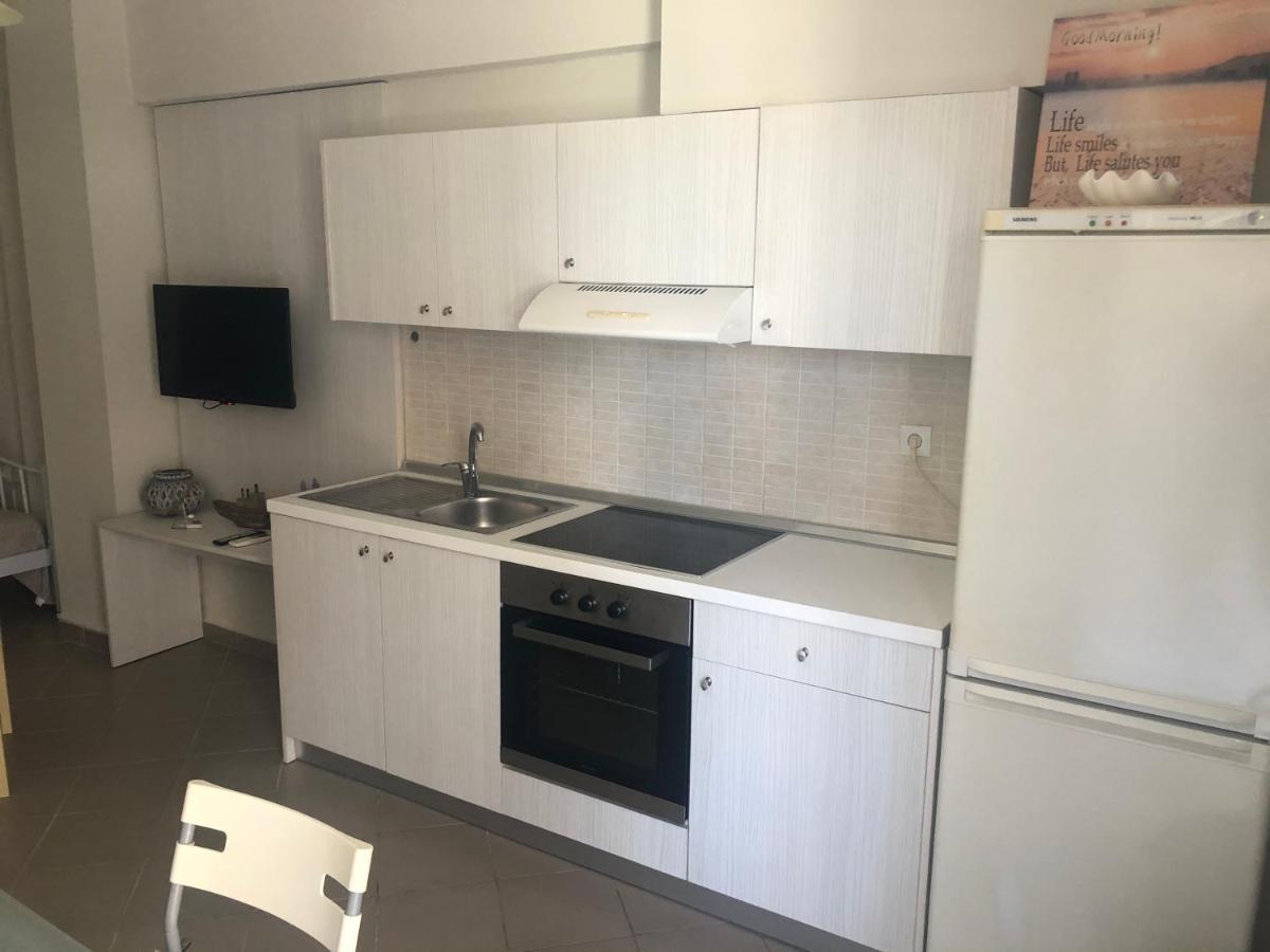 Makis Apartments Touzla Ofrínion المظهر الخارجي الصورة